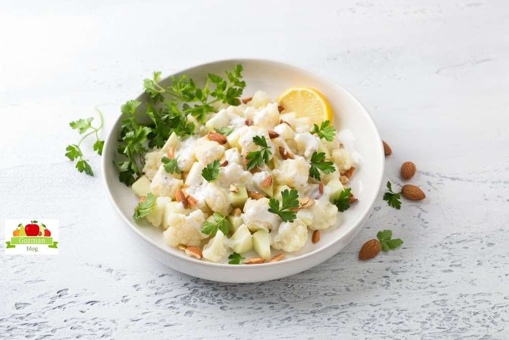 Салат из цветной капусты с яблоками