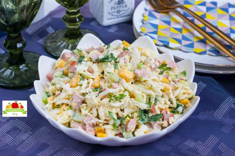Салат из капусты с ветчиной и огурцом