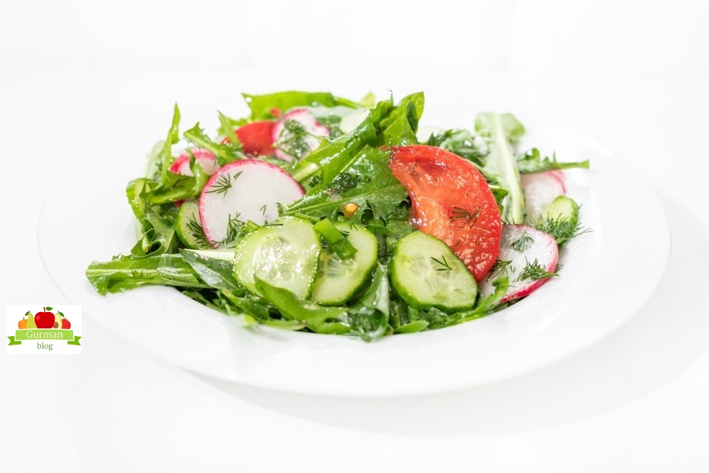 Салат из одуванчиков