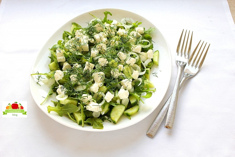 Салат из огурцов с сыром фета
