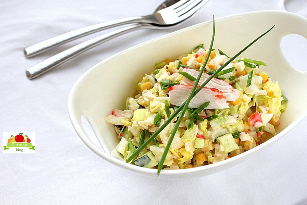 Салат из пекинской капусты с крабовыми палочками