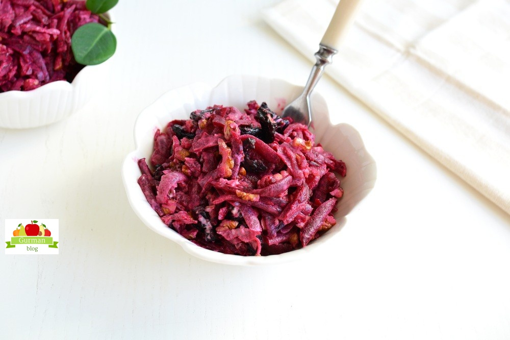 Салат из свеклы с черносливом и грецким орехом