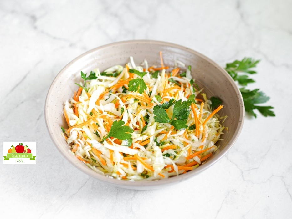 Салат из свежей капусты и моркови