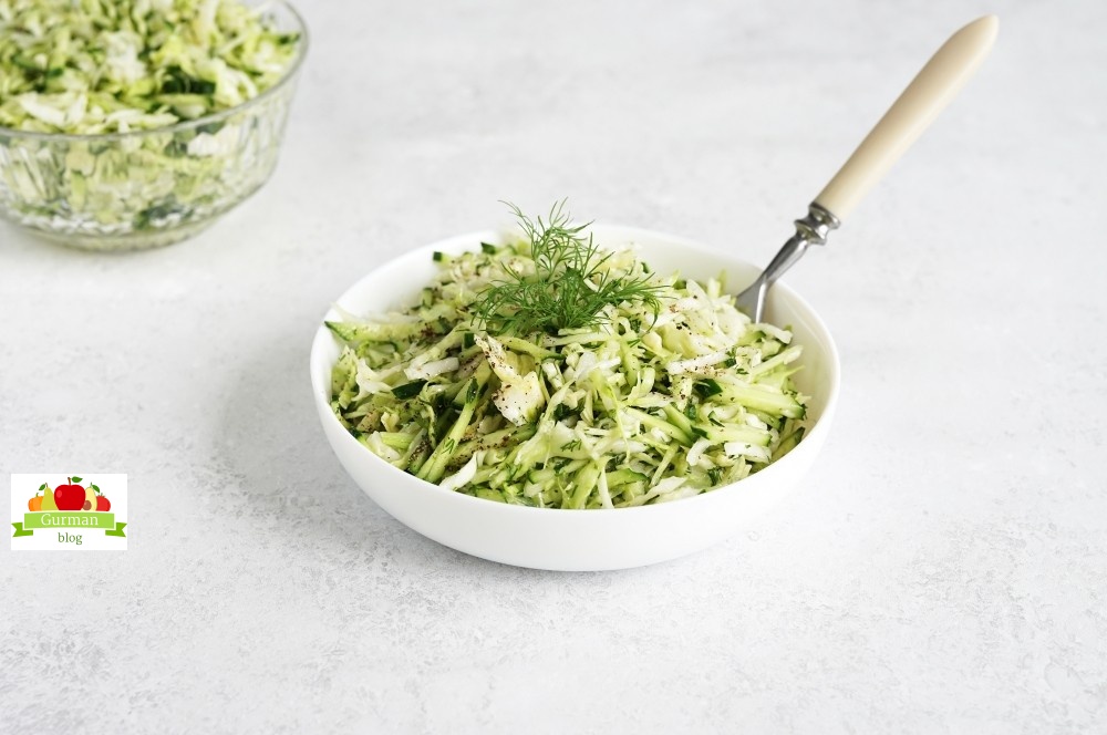 Салат из свежей капусты с огурцом