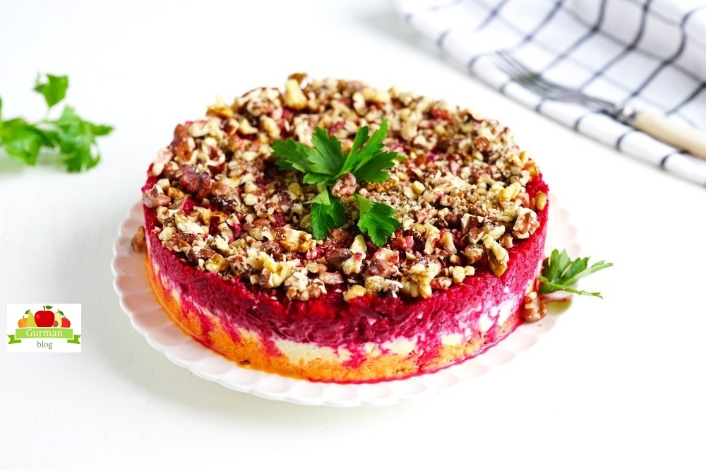 Салат “Любовница”: рецепт классический с изюмом и грецкими орехами