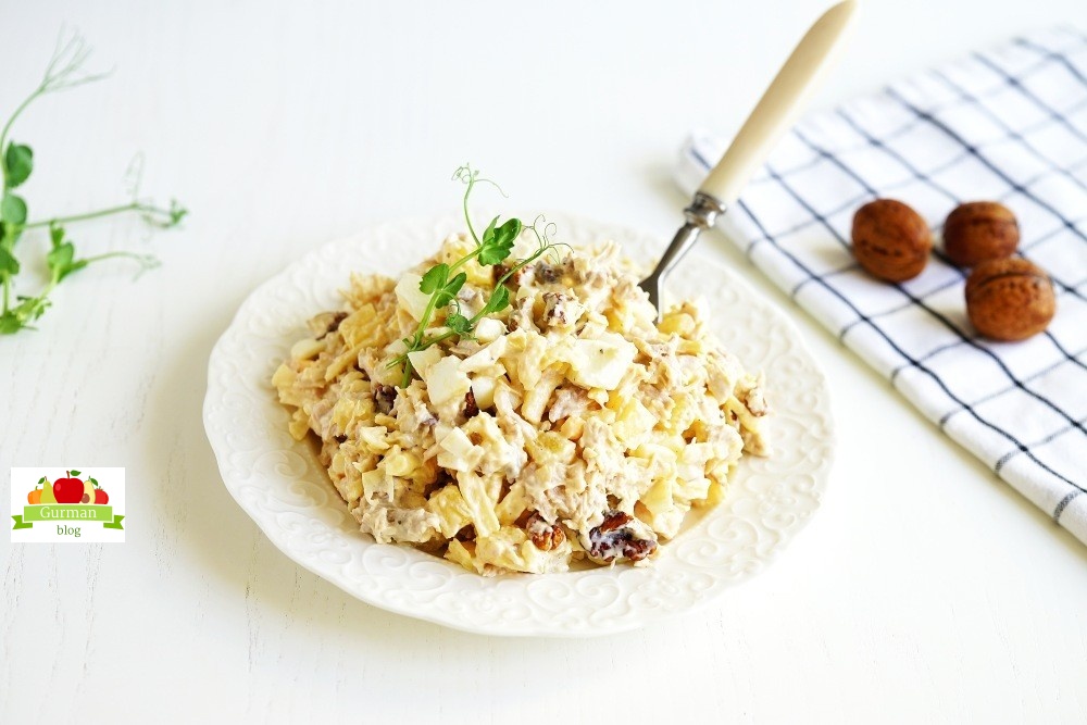 Салат с ананасом и грецким орехом