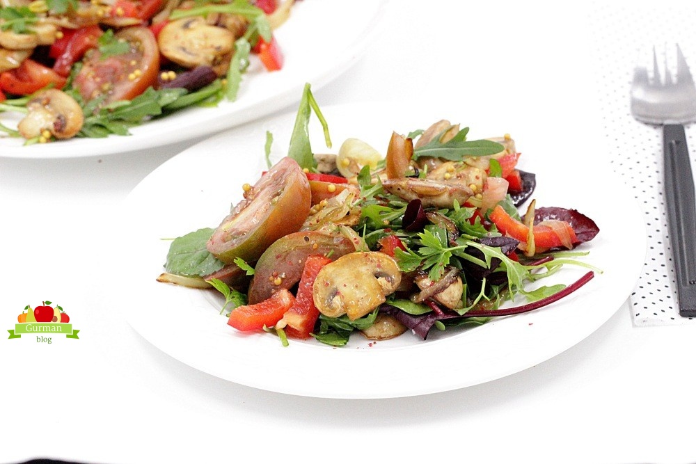 Салат с грибами шампиньонами жареными