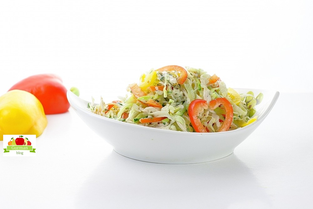 Салат с капустой и курицей
