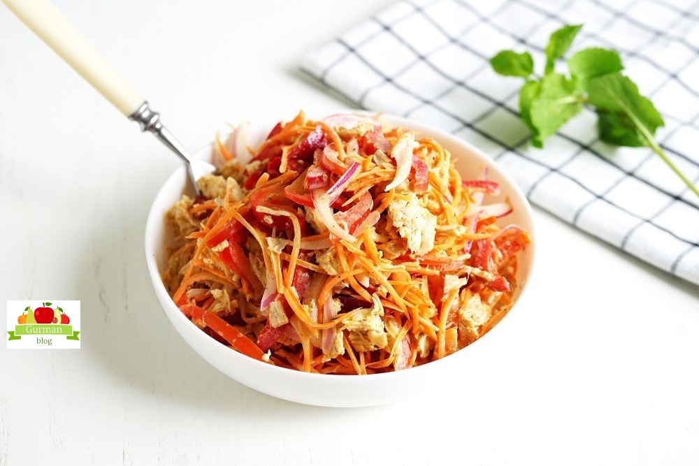 Салат с курицей, болгарским перцем и корейской морковью