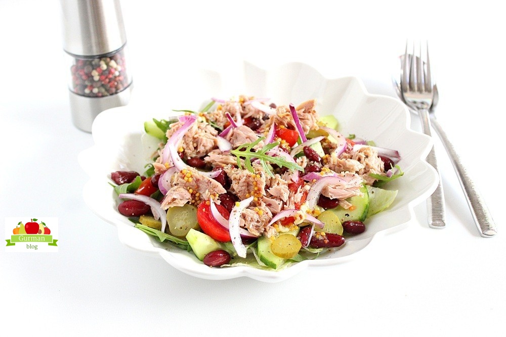 Салат с тунцом и огурцом