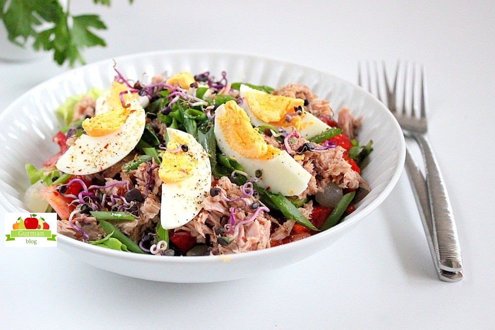 Салат с тунцом и яйцом