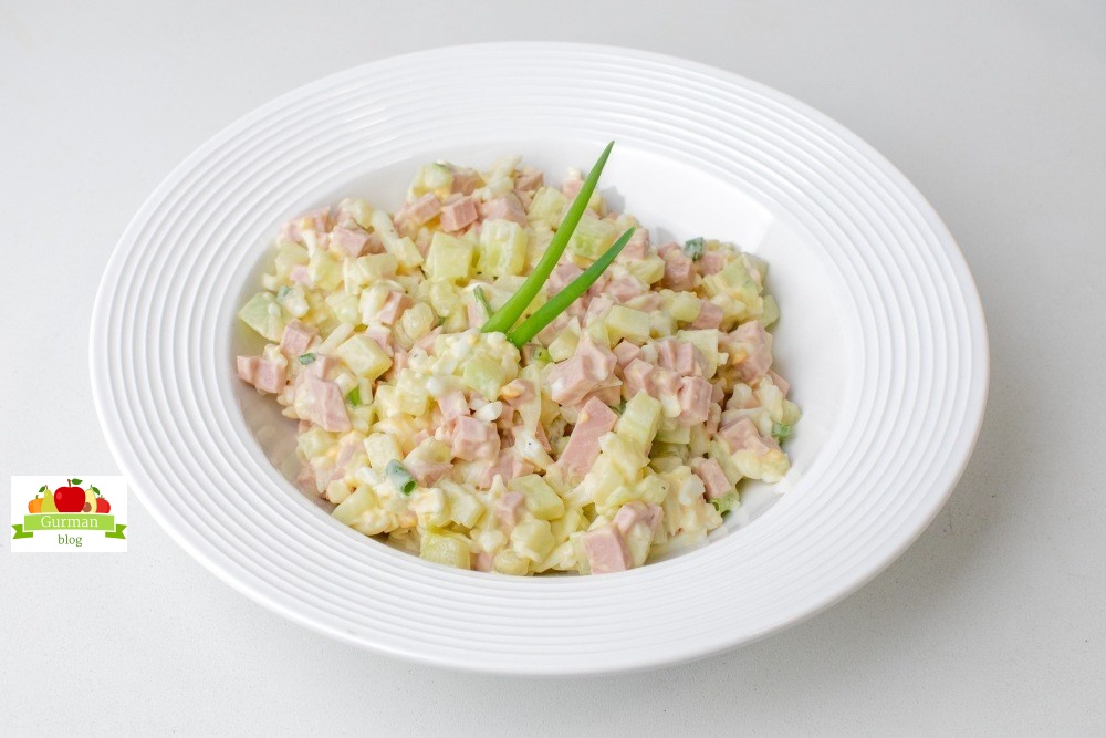 Салат с ветчиной и яйцами