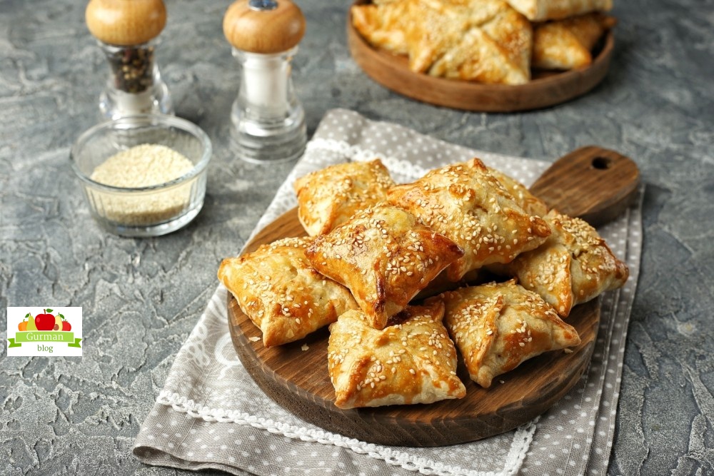 Самса с курицей и грибами