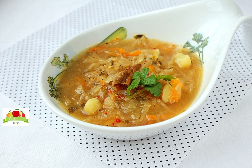 Щи из квашеной капусты с грибами: постный рецепт