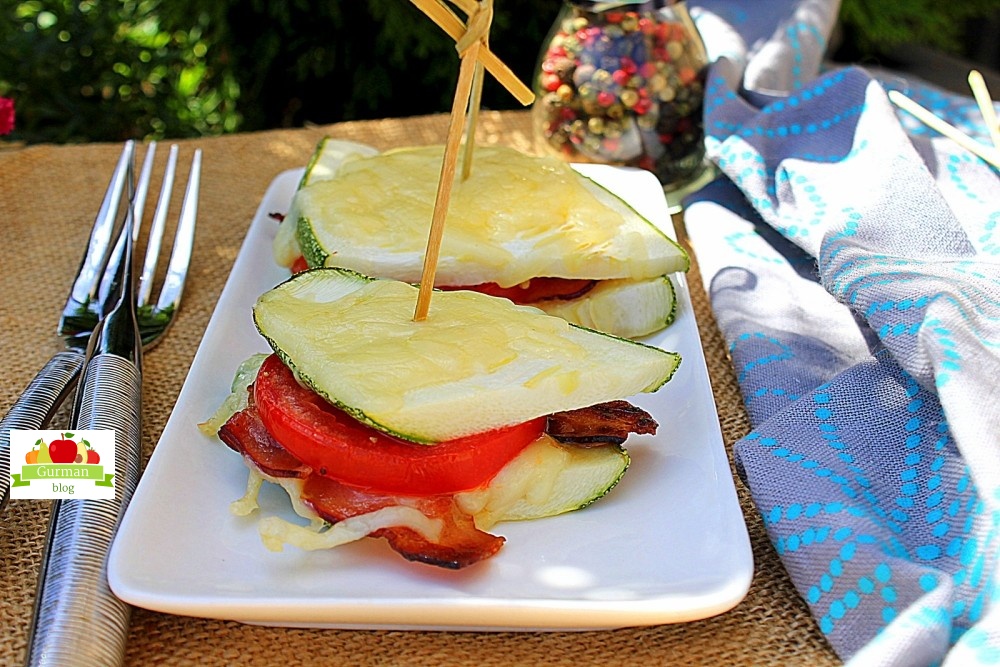 Сэндвичи из кабачка с беконом и помидором