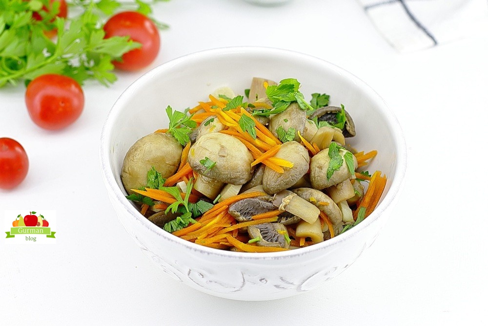 Шампиньоны по-корейски с морковью