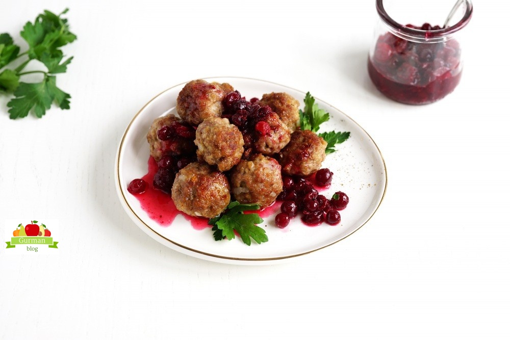 Шведские фрикадельки с клюквенным соусом: рецепт из фарша