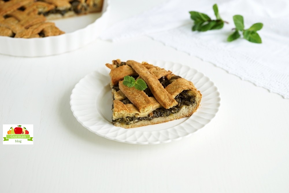 Сладкий пирог со щавелем