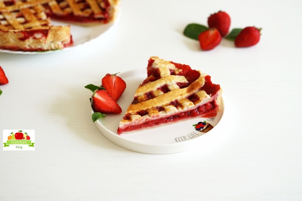 Слоёный пирог с клубникой