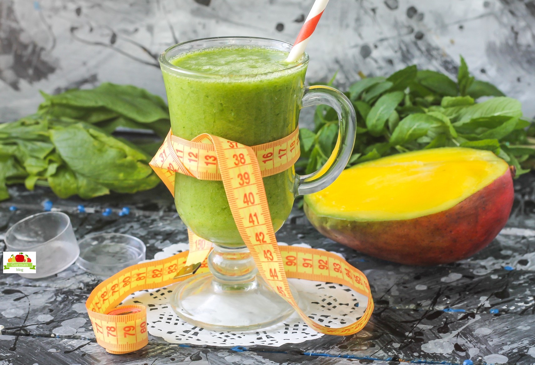 Смузи из шпината и манго