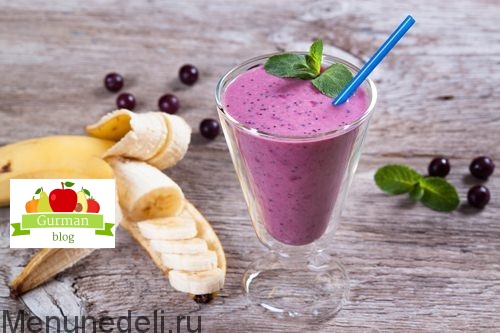 Смузи с крыжовником, бананом и маком