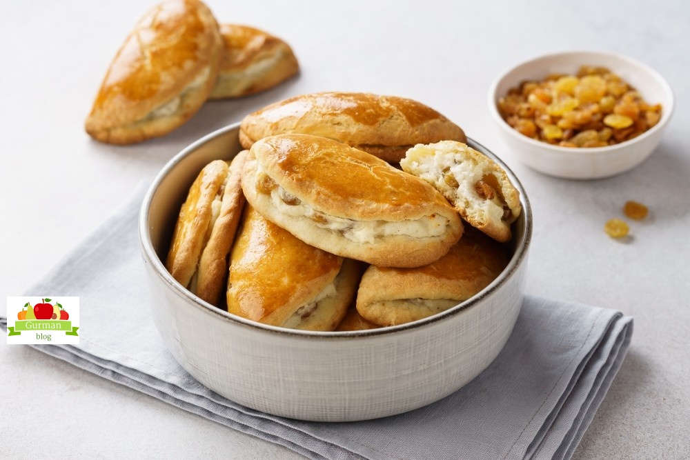 Сочники с творогом и изюмом рецепт