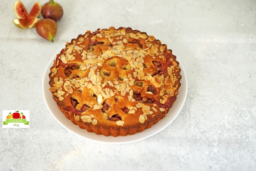 Сочный пирог с инжиром