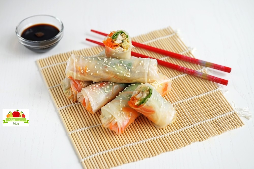 Спринг-роллы с курицей и овощами