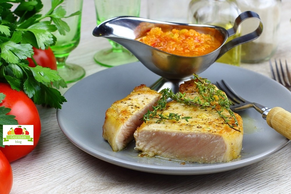 Стейк из свинины с тимьяном и чесноком