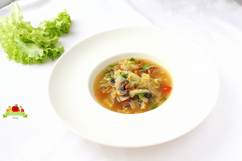 Суп с пекинской капустой и шампиньонами