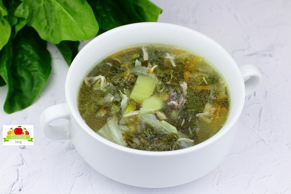 Суп со свежей капустой, щавелем и шпинатом