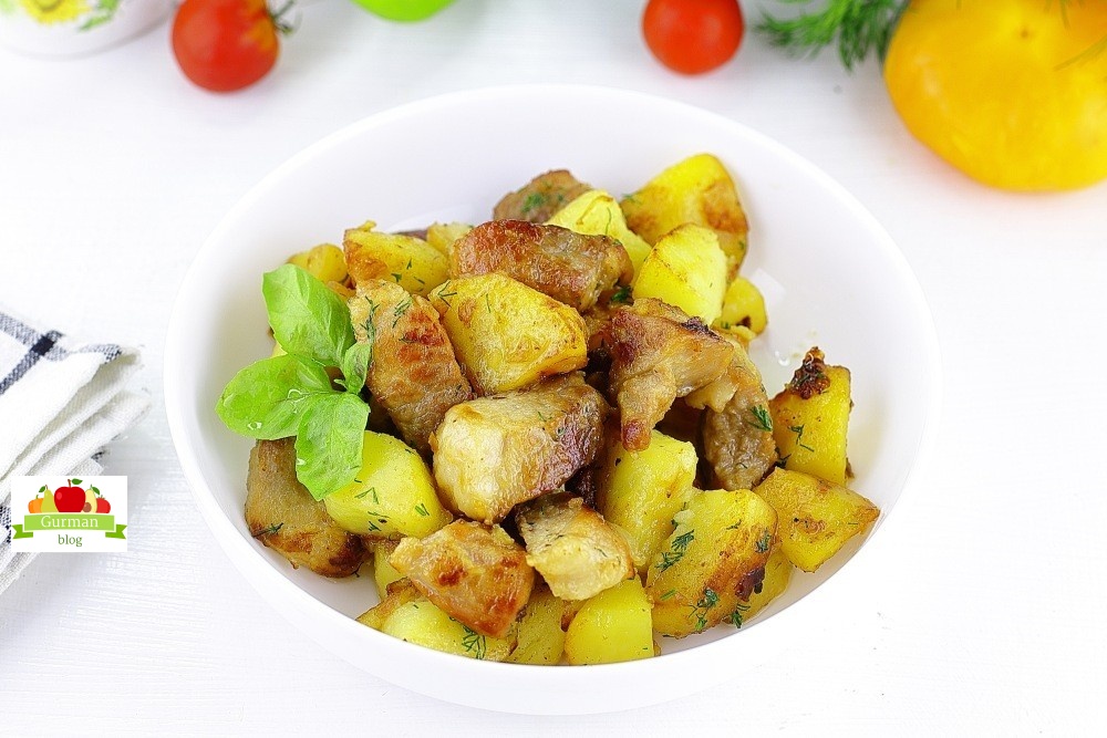 Свинина с картошкой на сковороде