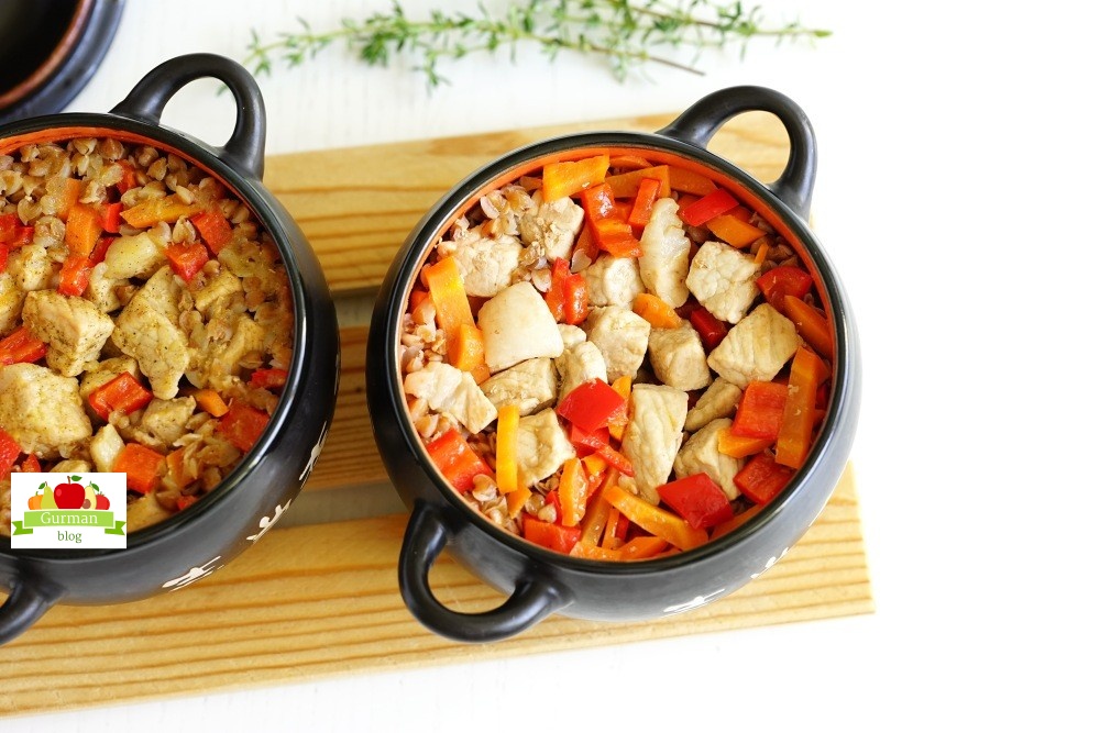 Свинина в горшочках в духовке с гречкой