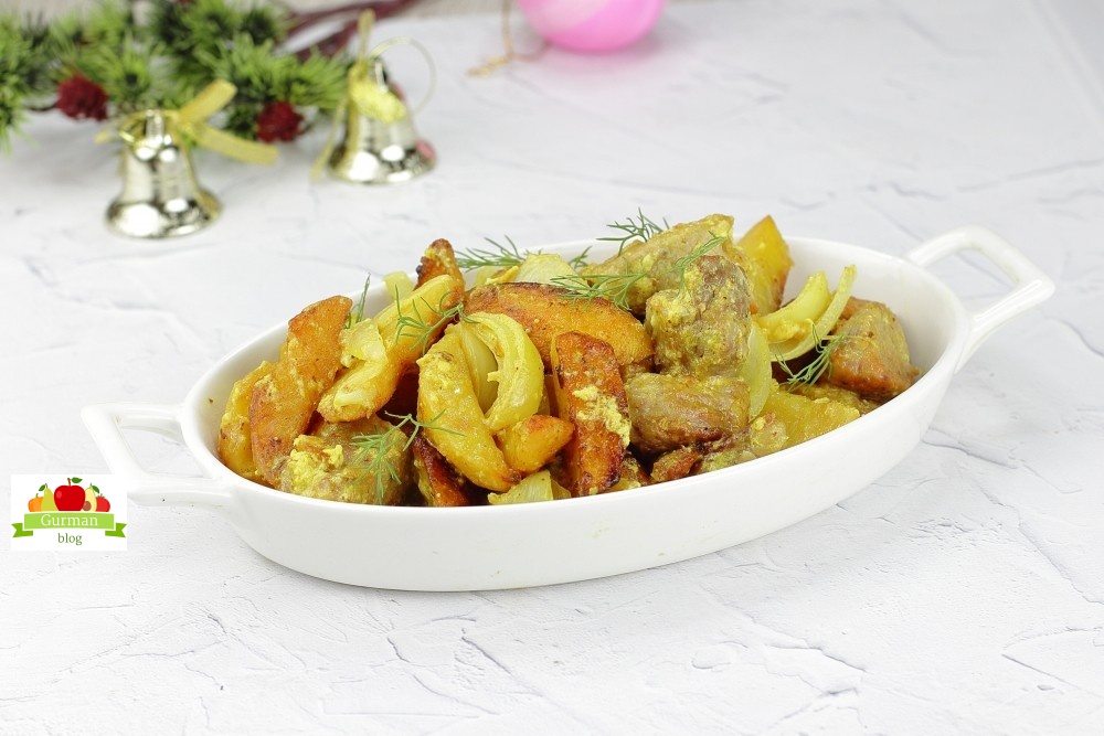 Свинина, запеченная с картофелем и луком