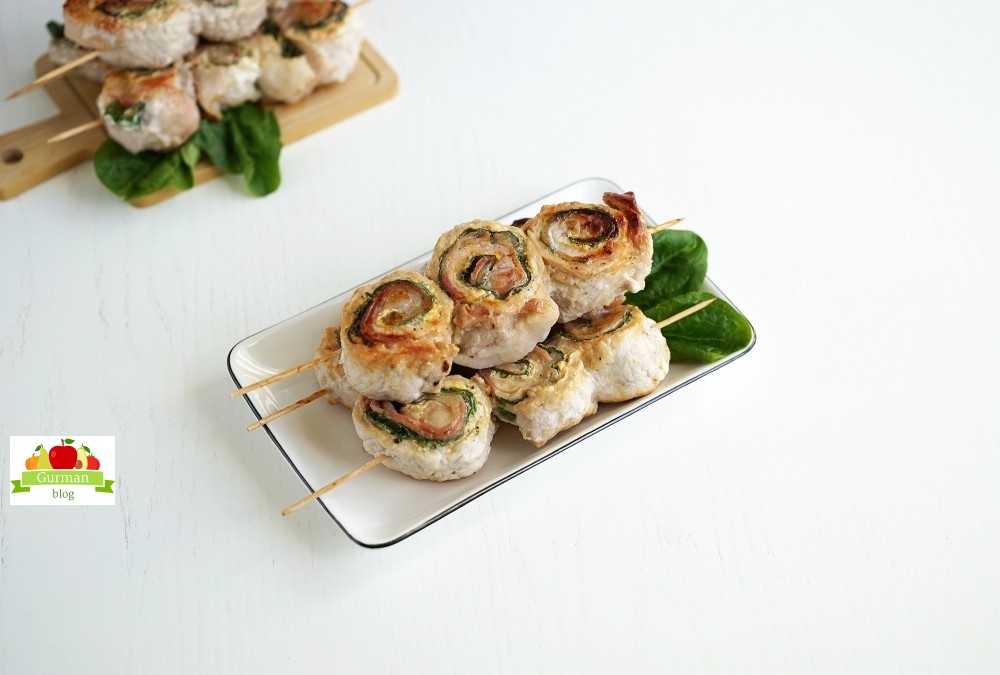 Свиные рулетики на шпажках