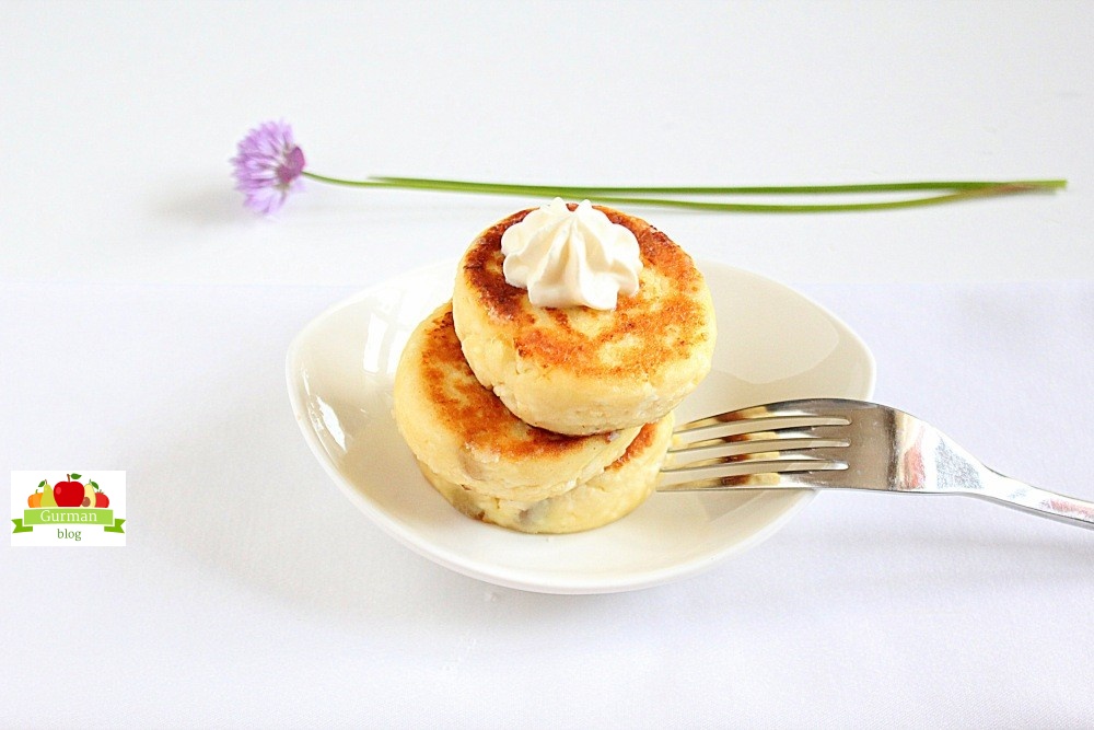 Сырники с творогом и изюмом