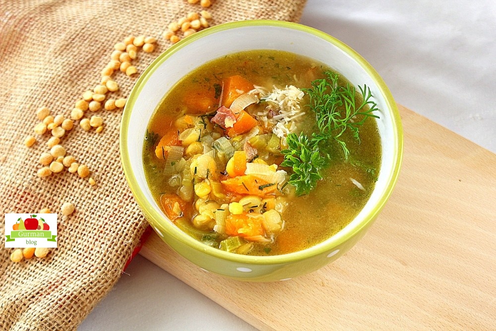 Сытный гороховый суп с беконом и тыквой
