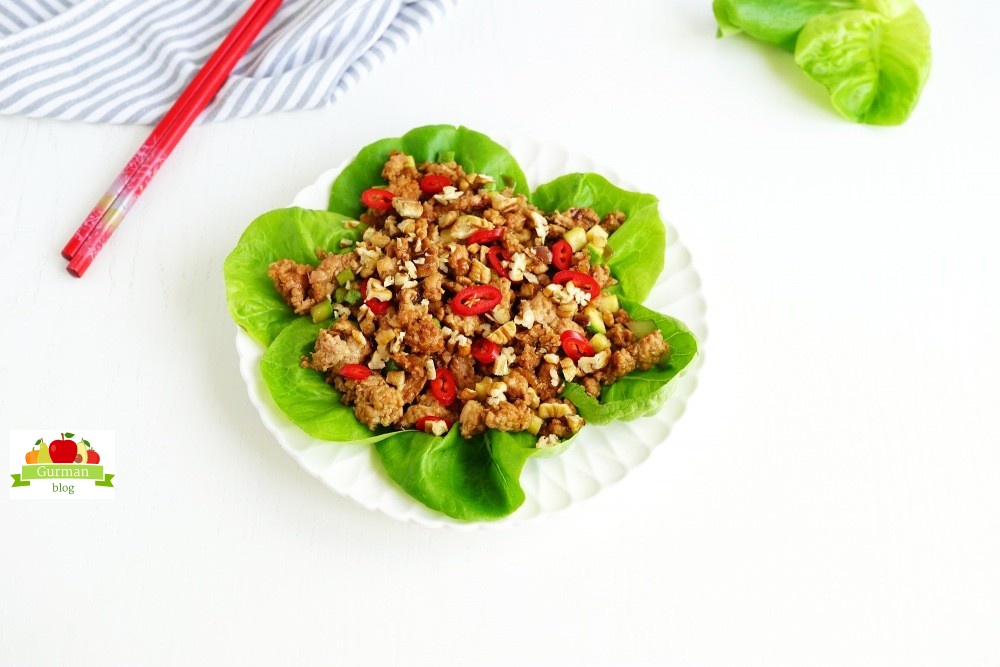 Тайский салат с куриным фаршем