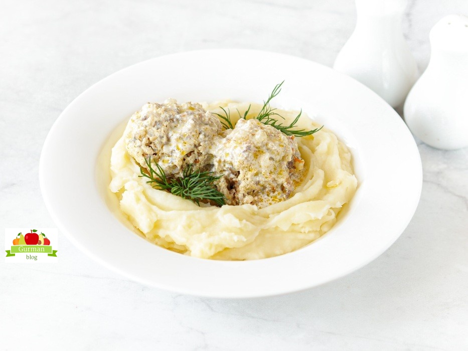 Тефтели в духовке в сливочном соусе