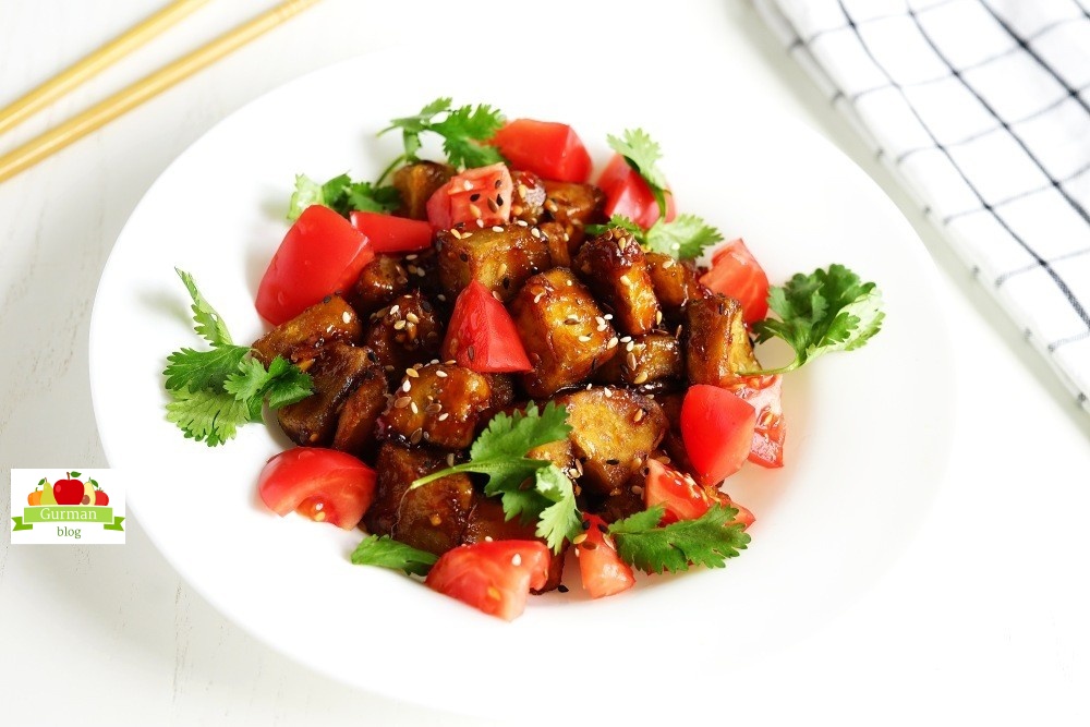 Тёплый салат с баклажанами