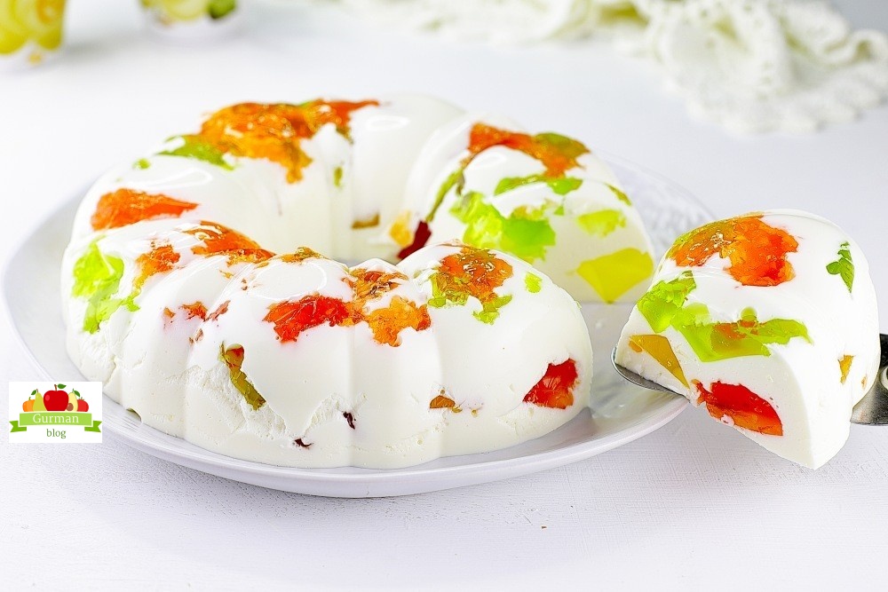 Торт “Битое стекло” без выпечки с желе и сметаной