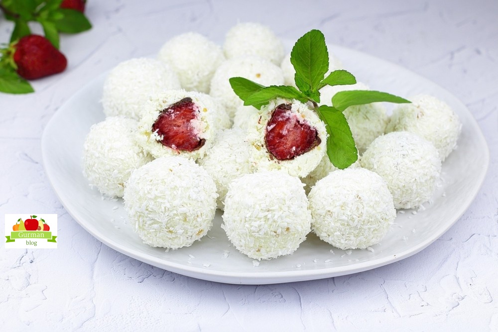 Творожные конфеты с клубникой и шоколадом