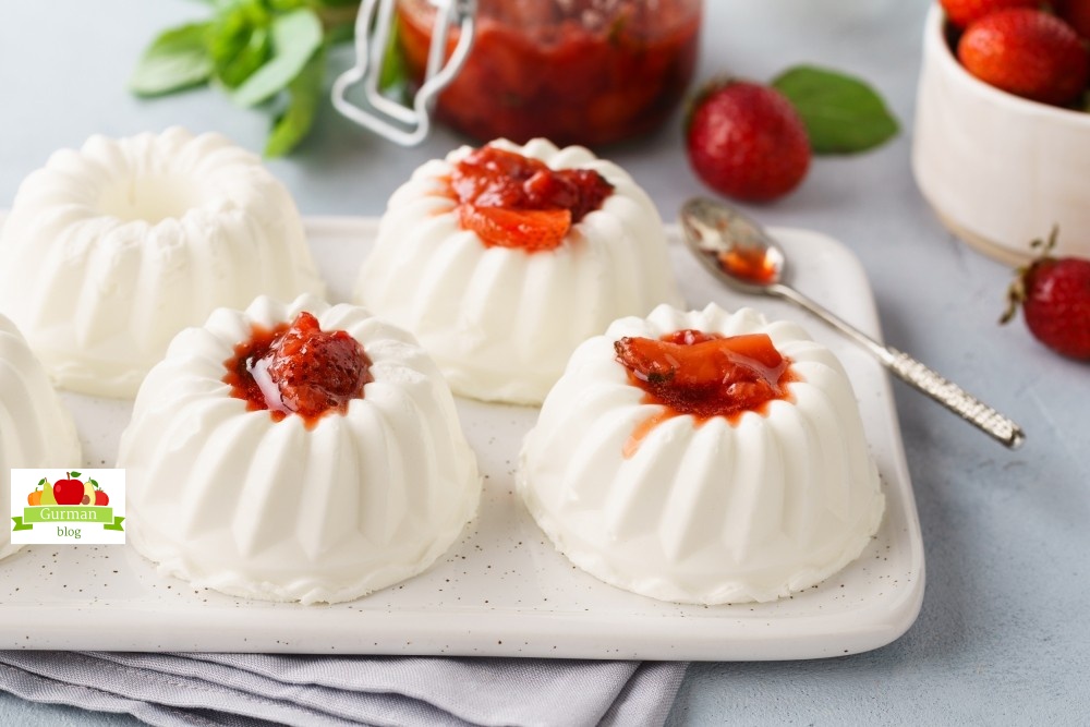 Творожный десерт с клубникой