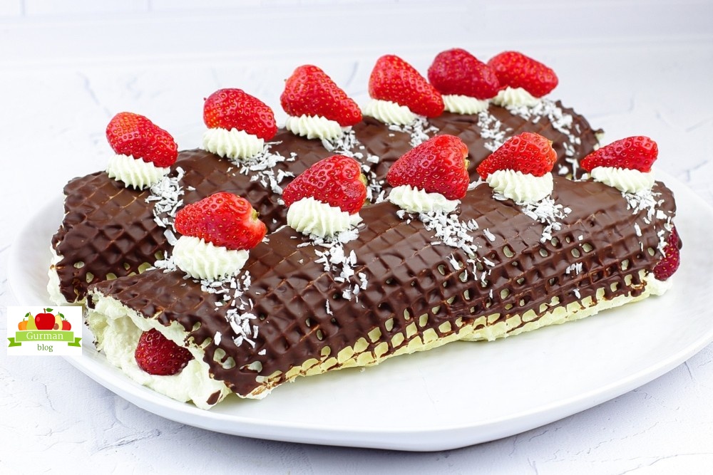 Творожный десерт с клубникой без выпечки