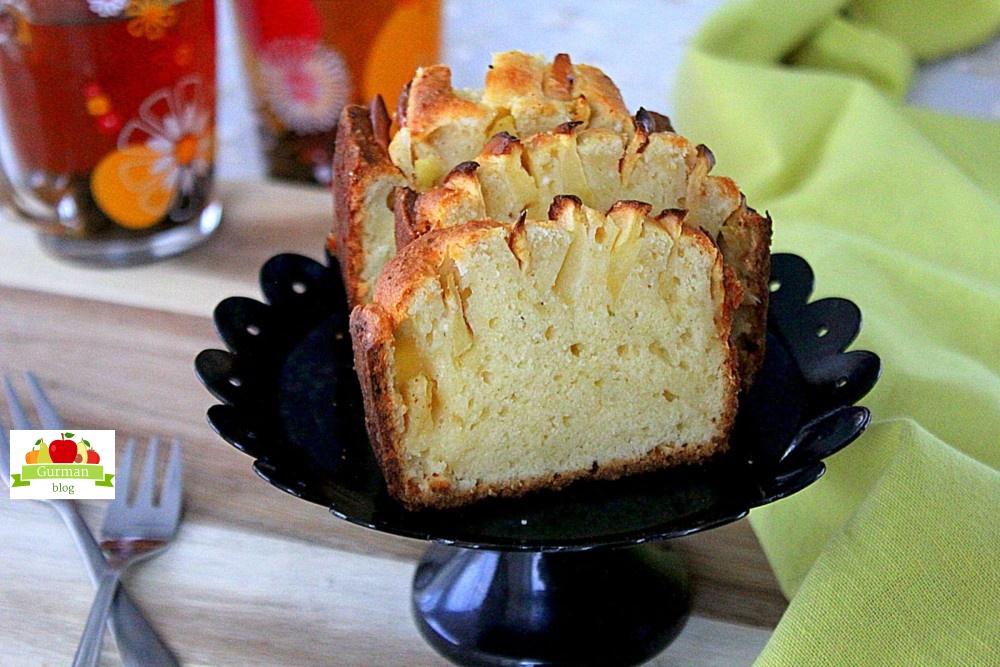 Творожный кекс с яблоком