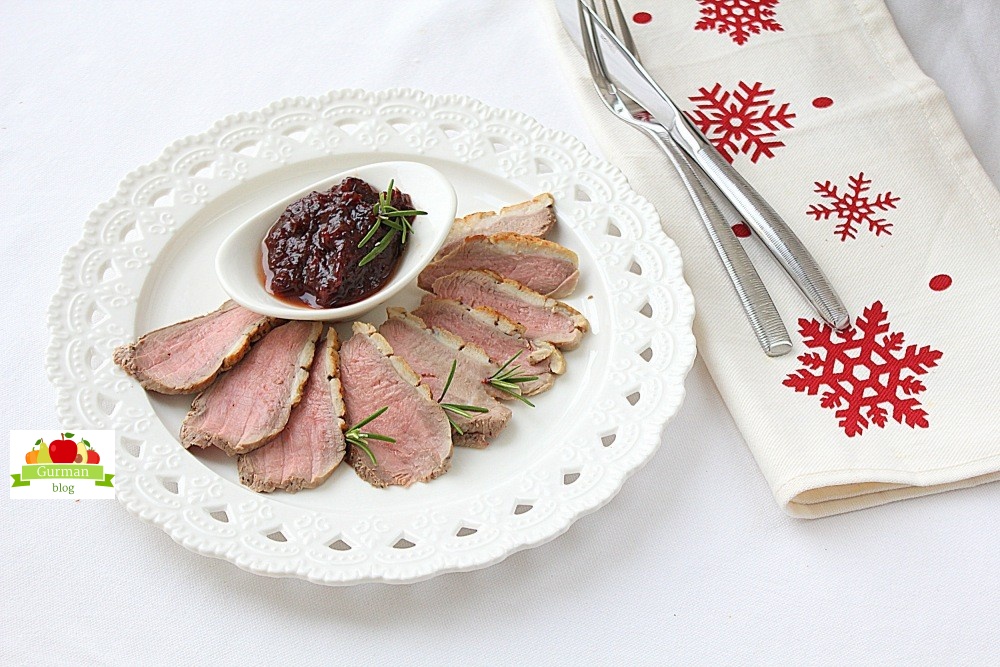 Утка на Новый год с брусничным соусом