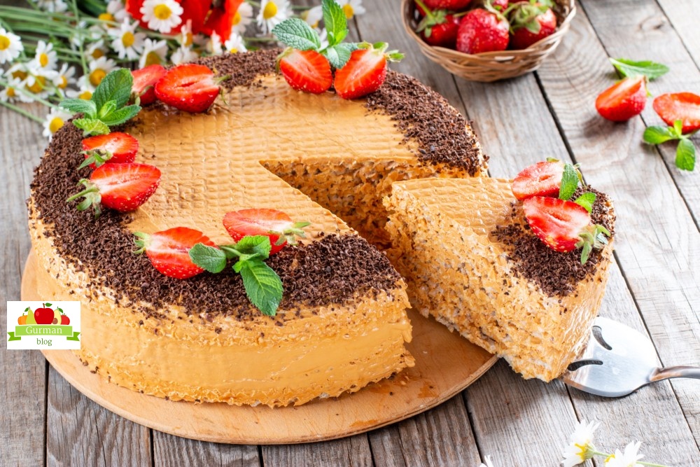 Вафельный торт из трёх ингредиентов