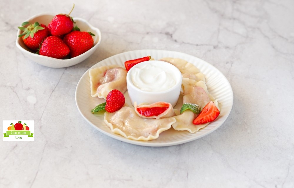 Вареники с клубникой