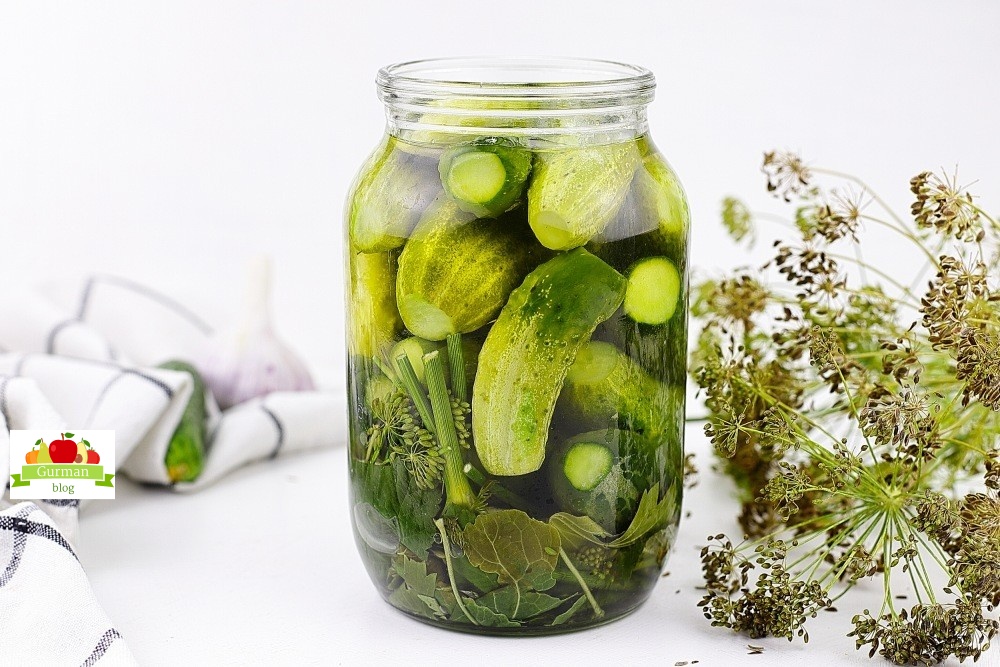 Вкусные малосольные огурцы в банке за сутки