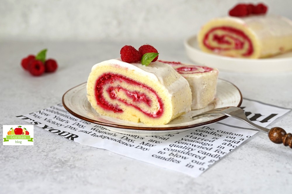 Ягодный рулет